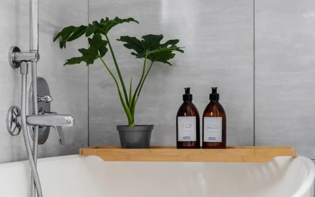 Sea-facing Apartment at Adelphi Galleria