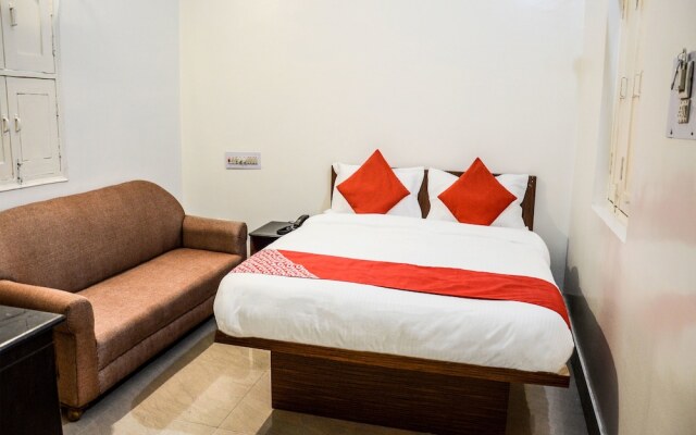 OYO 13490 Hotel Aniket