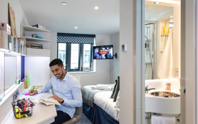 Vibrant Rooms for Students in LEICESTER