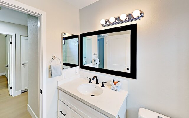 Inverness - 3 Br Condo