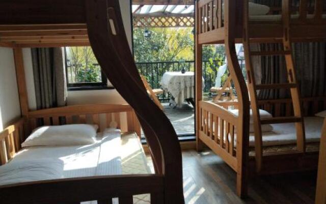 Deqing Qianxi Nianba Youth Hostel