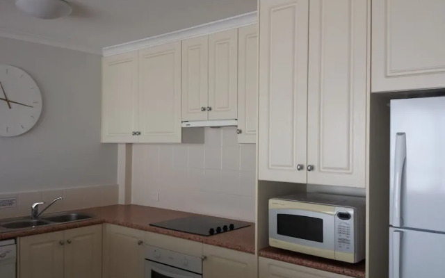 Kirribilli Riverfront Apartments