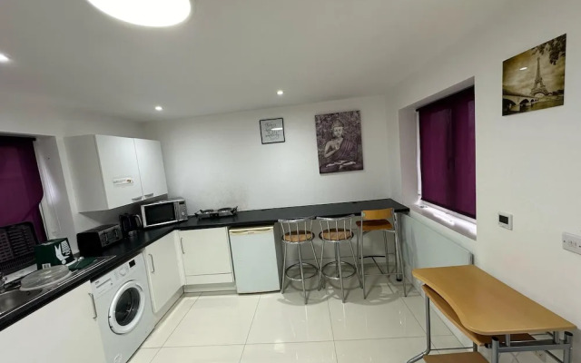 Separate One Bedroom Large Apartment in Slough