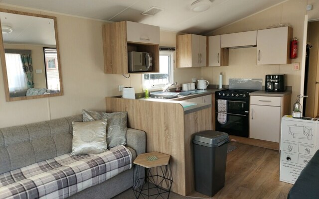 2 Brightholme 6 Berth With Decking & Enclosed Gard