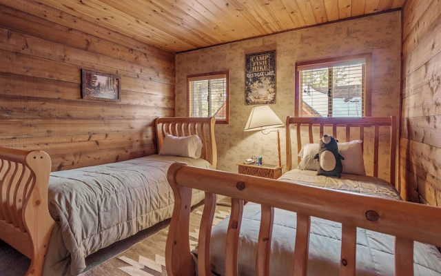 The Lakehouse Cabin