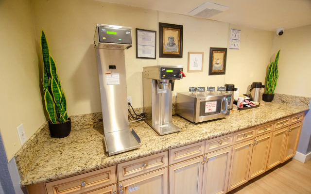 Super 8 by Wyndham Las Vegas North Strip/Fremont St. Area