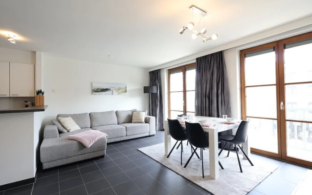 Apartment With 2 Rooms and Balcony