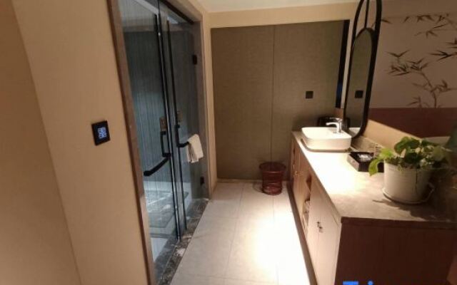 Yahou Light Luxury Hotel