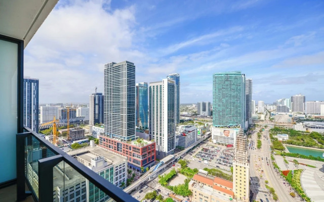 Luxury Studio Near from Bayfront Park