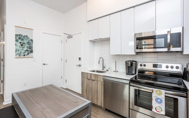 Luxury Apt Near Convcenter, Stadiums, & Harbor