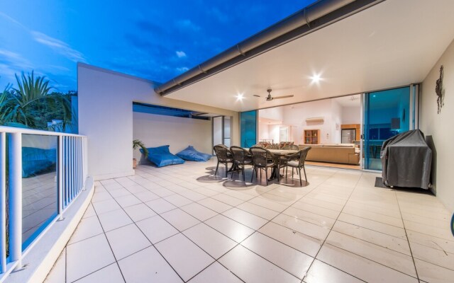 Azure Seas Executive - Airlie Beach