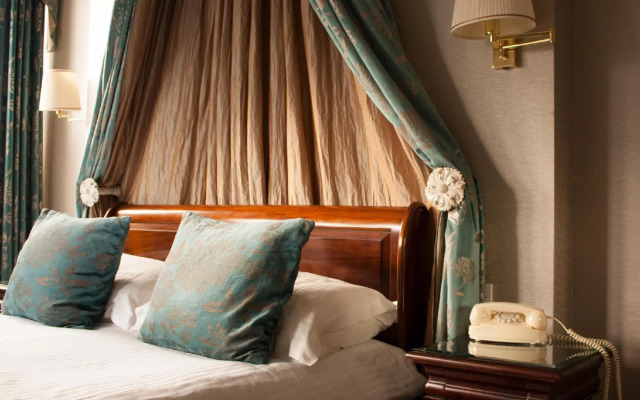 Ascot House Hotel