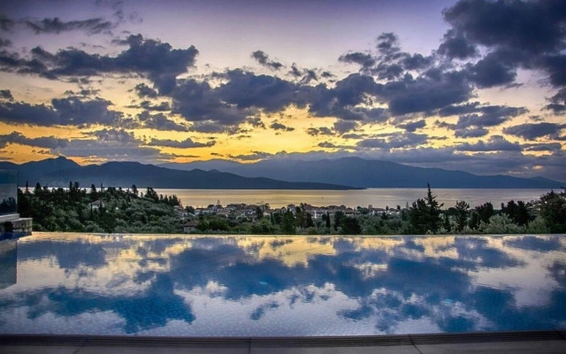 Luxurious Villa Kastro
