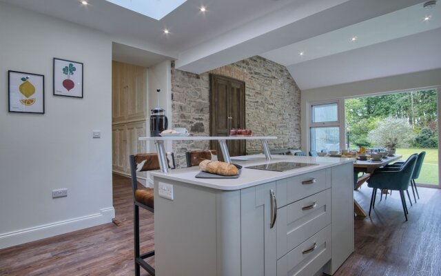 Hill House Country Estate - Princes Gate
