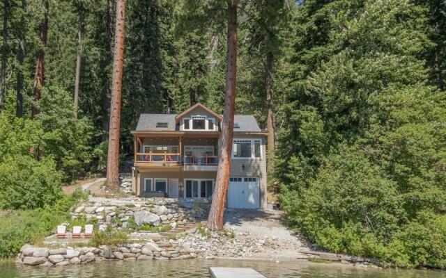 Lazy Bear Lodge 3 Bedroom Home by NW Comfy Cabins by RedAwning