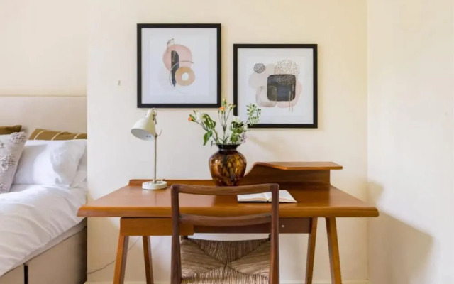 The Woking Wonder Captivating 3bdr Flat With Parking