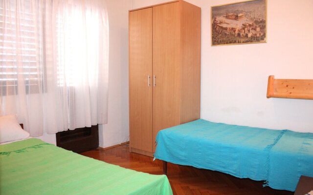 Dora Apartments