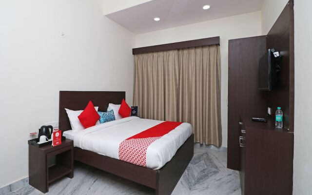 OYO 12143 Hotel SKD