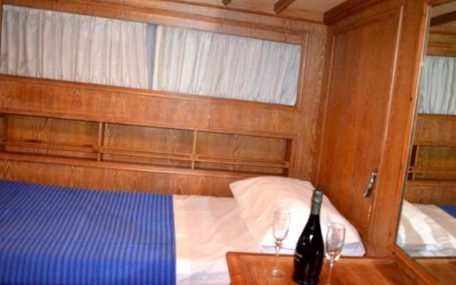 Bed & Breakfast Boat