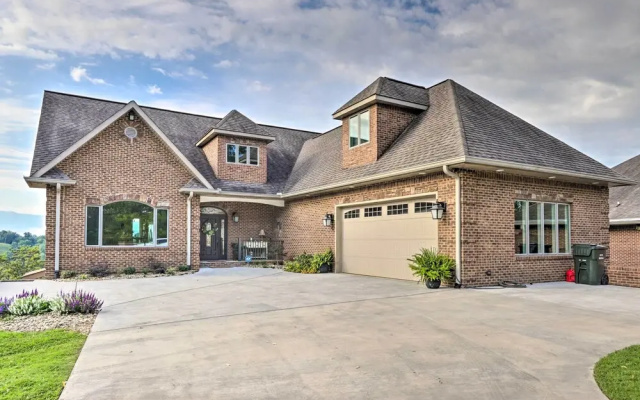 Mountain-view Apartment Near Pigeon Forge Parkway!
