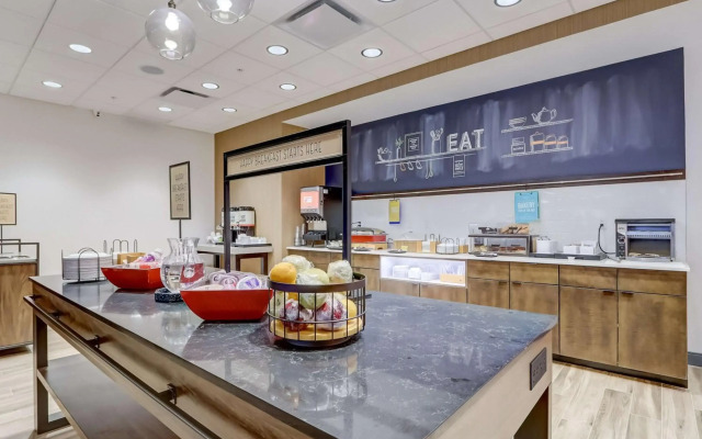 Hampton Inn & Suites Cincinnati Midtown Rookwood