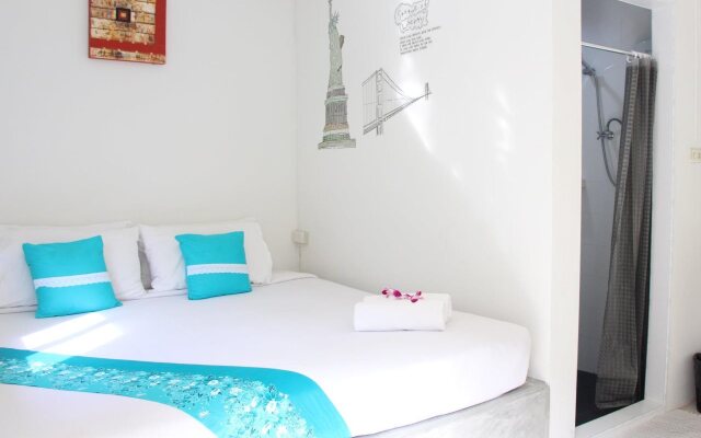 OYO 1054 Phuket Backpacker Hostel