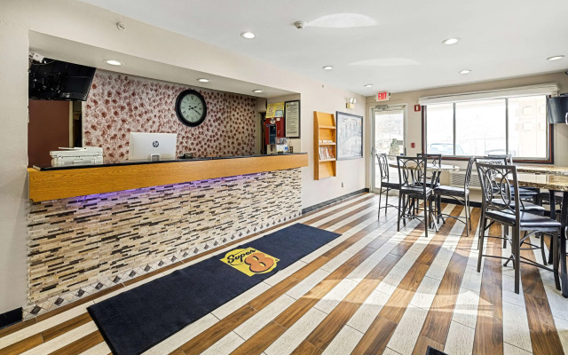 Super 8 by Wyndham Pittsburgh/Monroeville