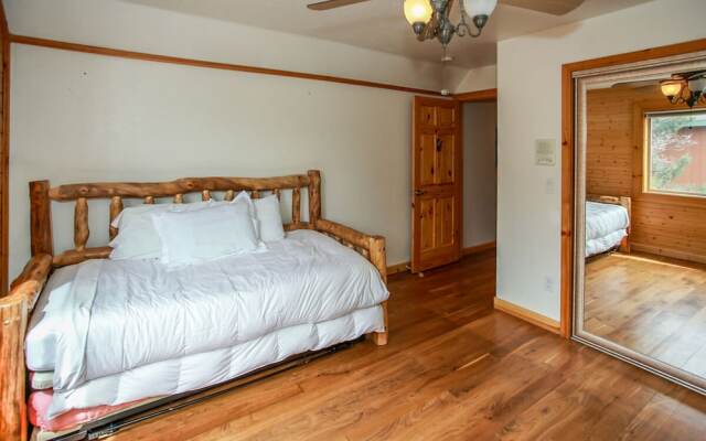 Castle Glen Chalet-1845 by Big Bear Vacations