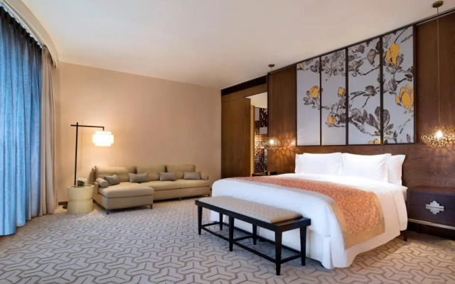 HUALUXE Shanghai Twelve at Hengshan by IHG