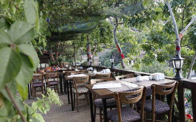 Shiraz Hotel & Restaurant