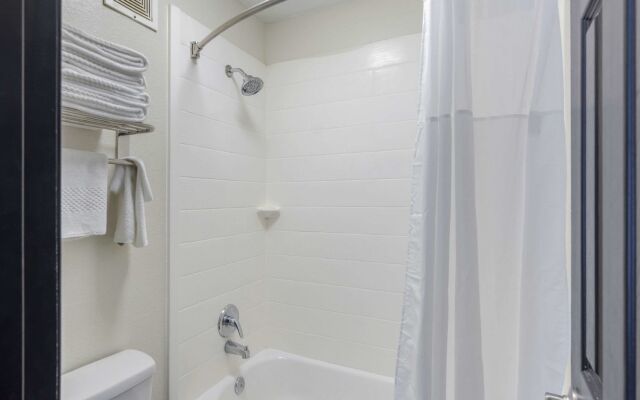 Suburban Studios Verona - Staunton North