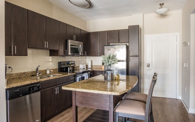 Gorgeous Apartments near Int'l Plaza