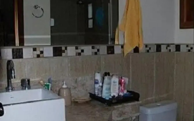 Casa 4 suites a 200m da Rua das Pedras