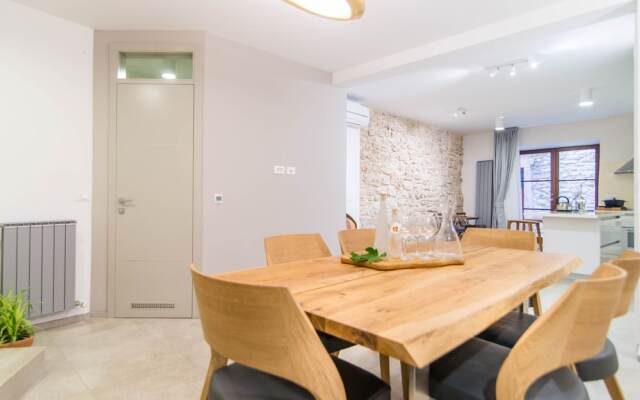 Completely Renovated Traditional Istrian Stone House Villa Bale-valle