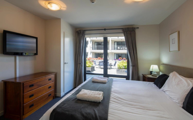 Modern Queenstown Apartment & Great Lake Views – Guest Rooms – Queenstown
