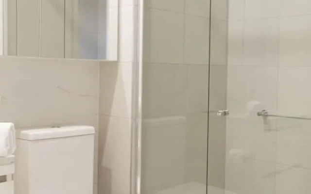 Central 1 Bedroom Apartment Close To CBD And Riverside