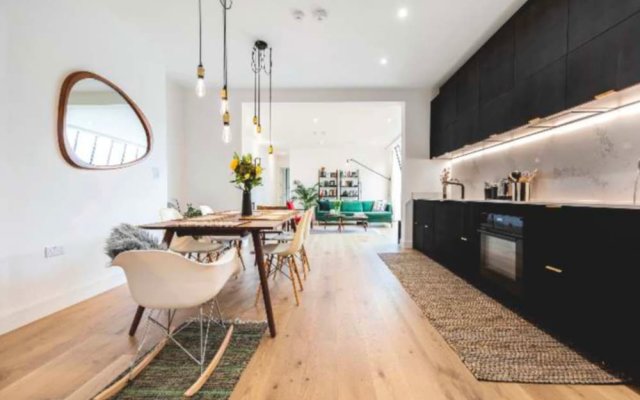 3 Bedroom Warehouse-style Apartment in Balham