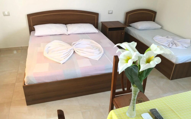 Hotel Lakaj 2