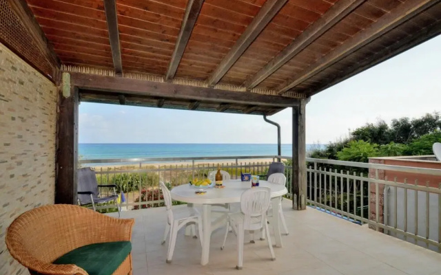 Beach House With Spectacular Views of the Gulf of Castellammare