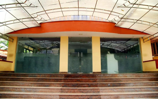 V bee Plaza
