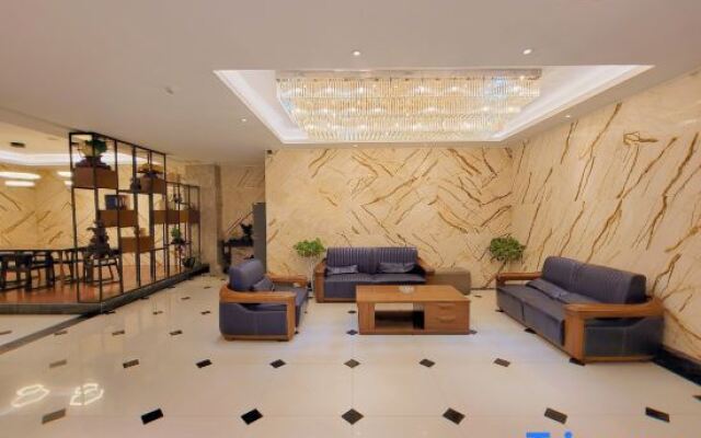 Night Lang Wisdom Hotel