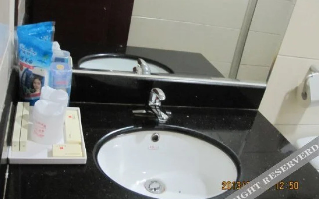 Jindeng Hotel (Guangzhou Huadu Shiling Leather City Shop)