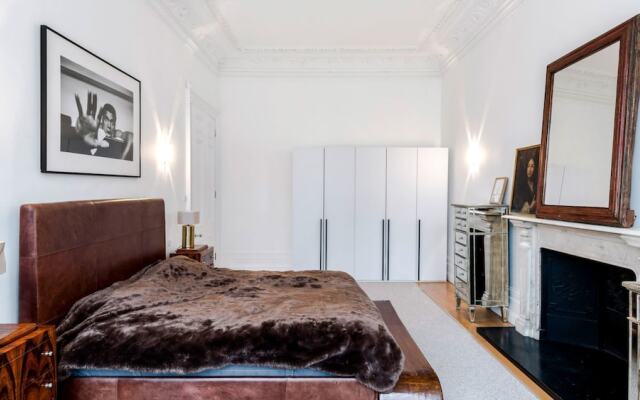 The Spacious Cleveland Square Apartment