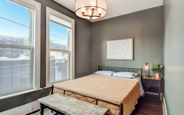 Large Milwaukee Home 4BR Fast Wifi