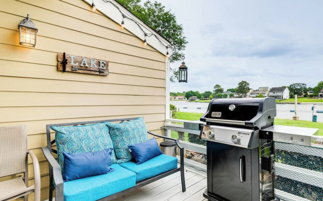 Paddleboards, Life Vests: Lake Conroe Getaway!