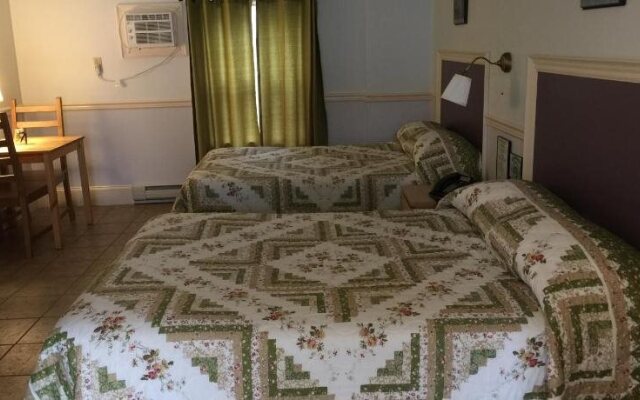 Seawinds Motel & Cottages