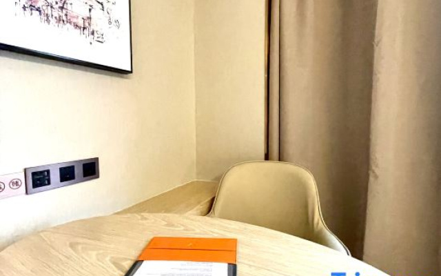 Vienna Hotel （Hanchuan Xinhe Store）