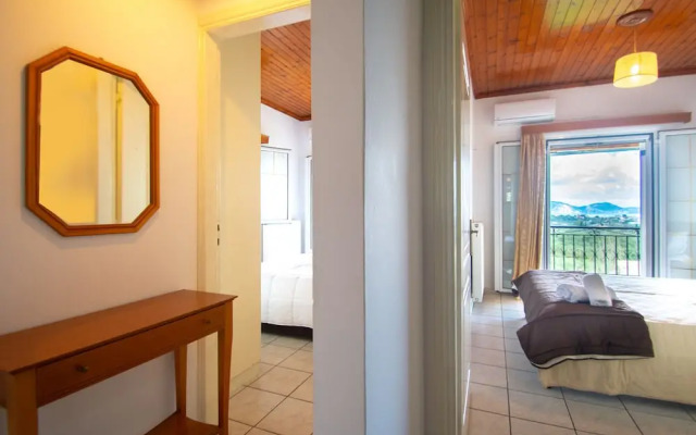 Family Private Homes with Sea View