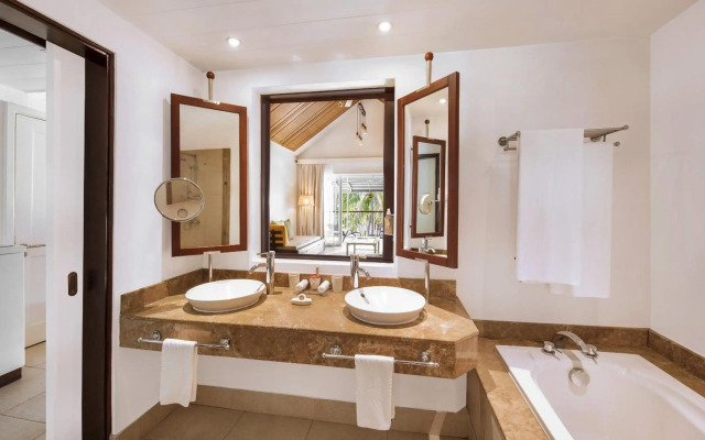 Victoria Beachcomber Resort & Spa