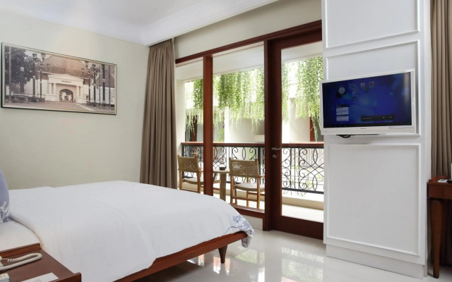 Seminyak Lagoon All Suites Hotel